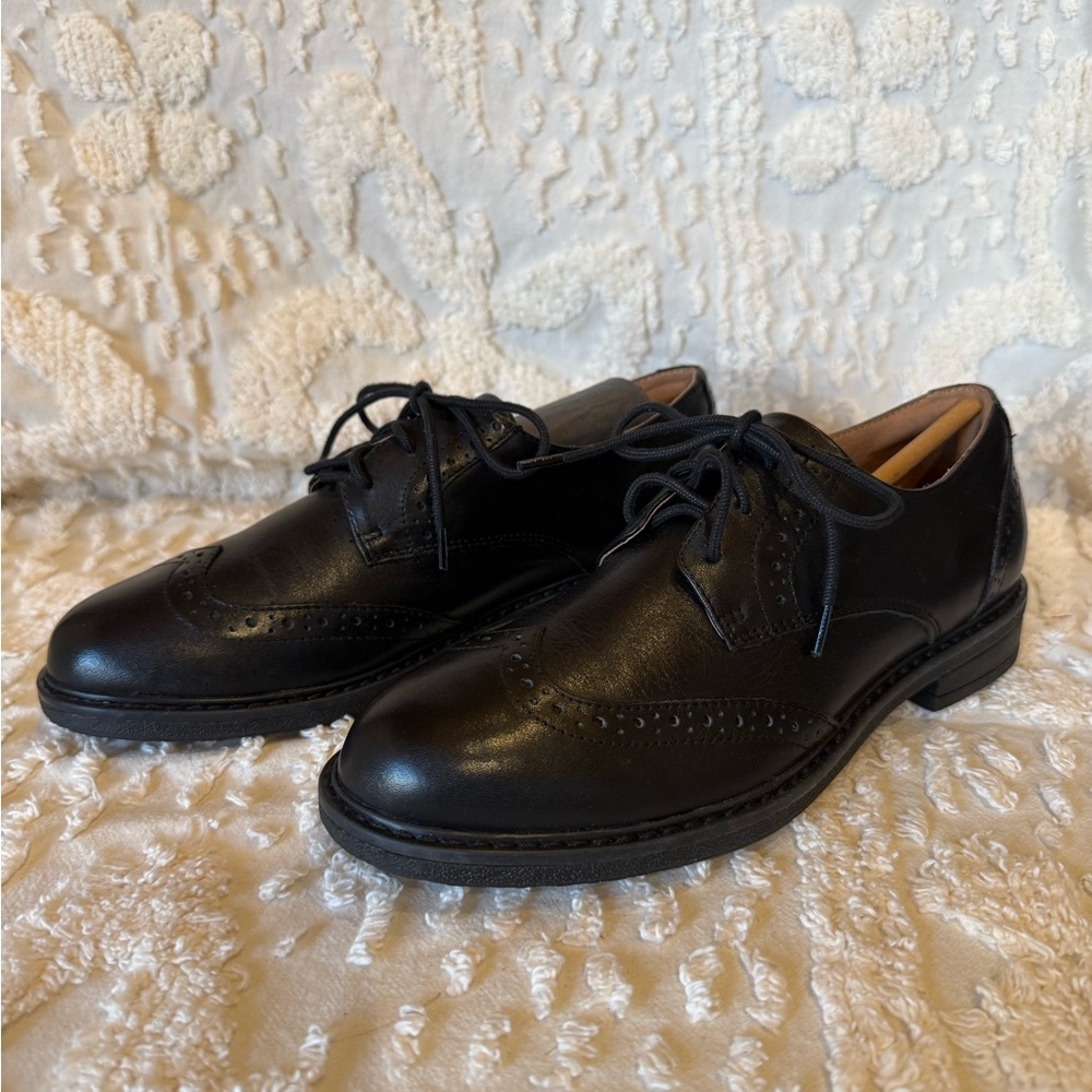 Easy Spirit Black Leather Wingtip Lace-Up Flats #567